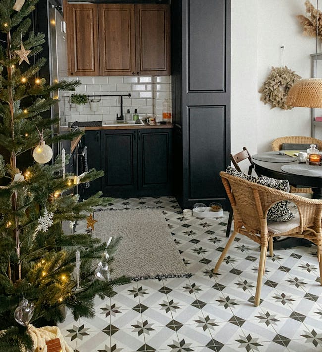 Remodeled kitchen with LVP flooring and a tile backsplash.